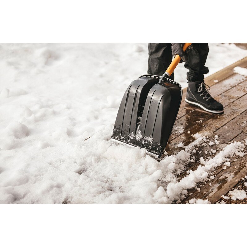 FISKARS Snøskuffe X-series | BondeKompaniet