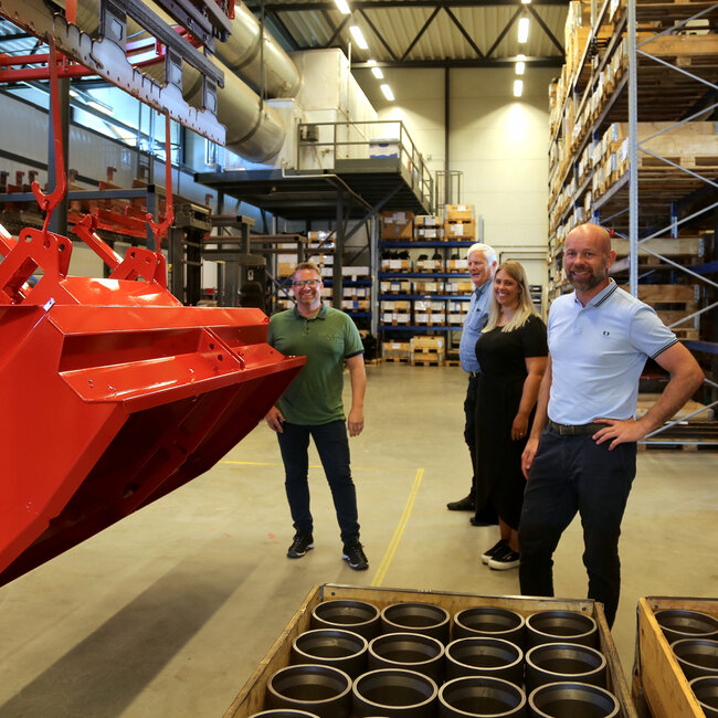 FV. Andre Myren, Jon Magne Torsteinbø salgssjef traktor/redskap, Marte Sivesind og Finn Kristian Tokvam. 
