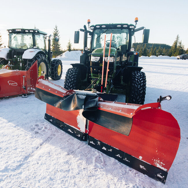 Tokvam har det meste innen snøryddingredskaper.