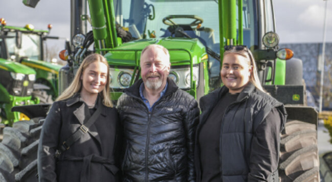 Jan Arild Bjørndal fra Åseral har bestilt ny John Deere 6R150.