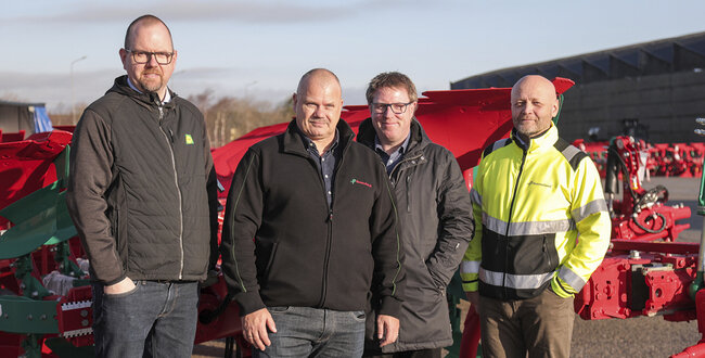 FV. Gaute Risdal, produktsjef for traktor og redskap i FKRA, Tor Skår, key Account Manager Norge i Kverneland, Glenn Haugland, salgssjef traktor og redskap i FKRA og Lars rotseth, adm. dir i Kverneland.