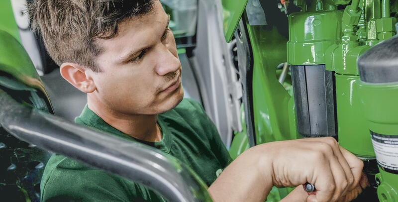 Vi utfører EU-kontroll av alle traktormerker.