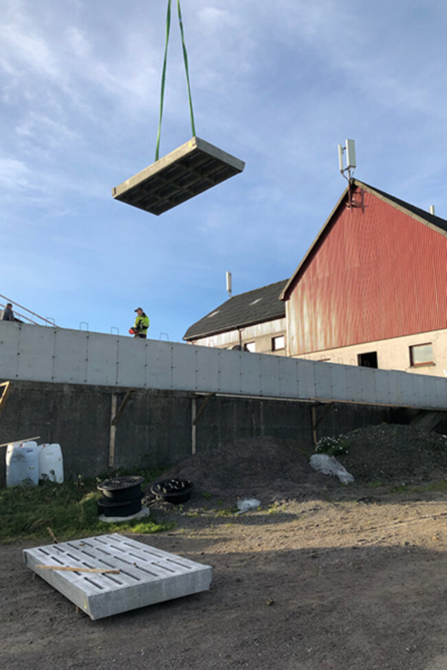 Felleskjøpet Rogaland Agder har levert nytt påbygg til vms-løsdriftsfjøs til Sofie Nærland og Kasper Kløvjan på Nærbø i Rogaland.