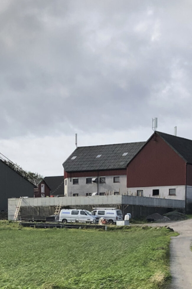 Felleskjøpet Rogaland Agder har levert nytt påbygg til vms-løsdriftsfjøs til Sofie Nærland og Kasper Kløvjan på Nærbø i Rogaland.