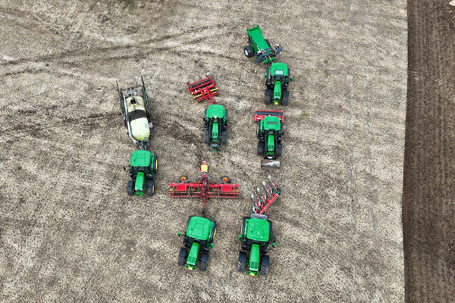 FKRA hadde demonstrasjon av våronn-utstyr på Bjelland i Lindesnes kommune.