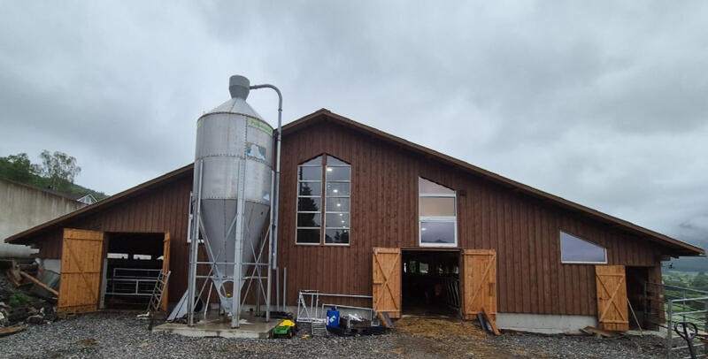 Overgang fra båsfjøs til løsdrift med DeLaval VMS V310 melkerobot hos Jørn Strand i Vindafjord kommune.