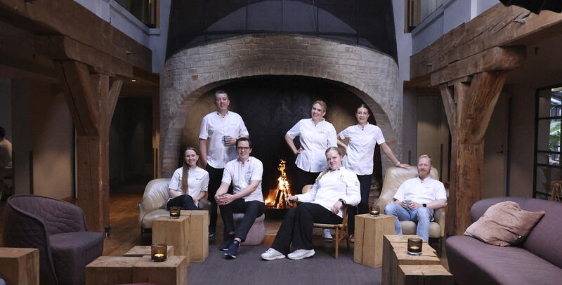 Juryen i delfinalen i Ålesund. Dommere fra venstre: Thea Engvik, Gunnar Jensen, Nils Flatmark, Lisbeth Wollum Størvold, Anette Myrhagen, Runa Kvendseth og Ronny Kolvik.